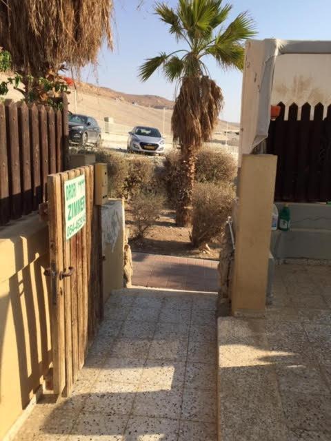 הבית של דרורי Neve Zohar Kültér fotó